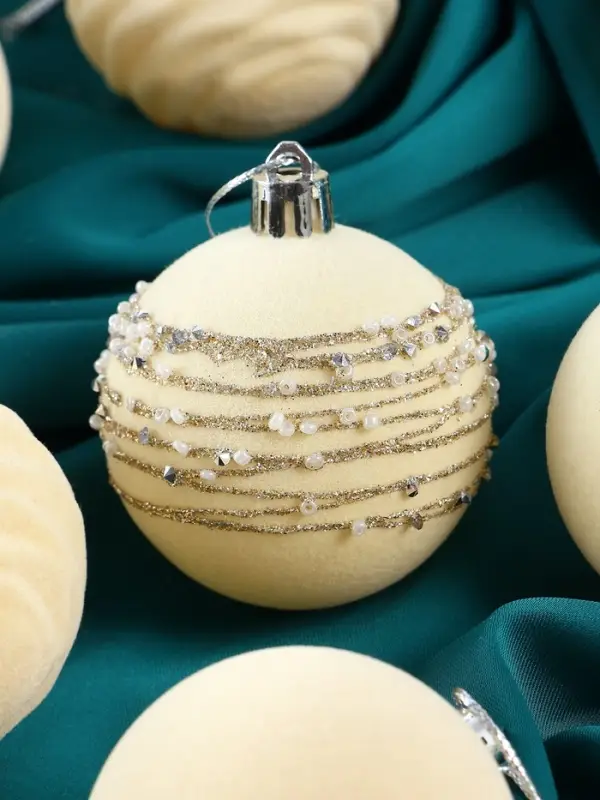 Набор шаров пластик d-6 см, 16 шт Набор шаров пластик d-6 см, 16 шт "Бархат. Маскарад" белый