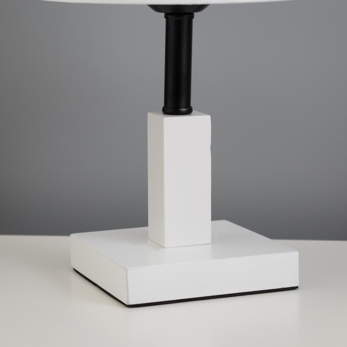 Лампа настольная Лампа настольная "Колд" 1х40Вт Е27 белый 16х16х34см