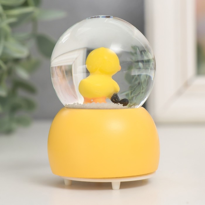 Сувенир полистоун водяной шар свет Сувенир полистоун водяной шар свет "Развлечения утёнка" МИКС 7х5х5 см