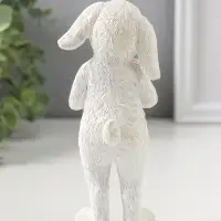 Сувенир полистоун "Белая зайка с букетом розовых цветов" 16 см