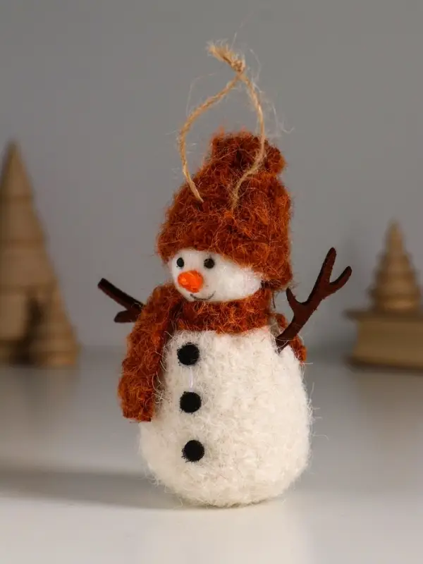 Сувенир  Сувенир "Снеговичок в рыжей шапке и шарфе" 5,5х5,5х12 см
