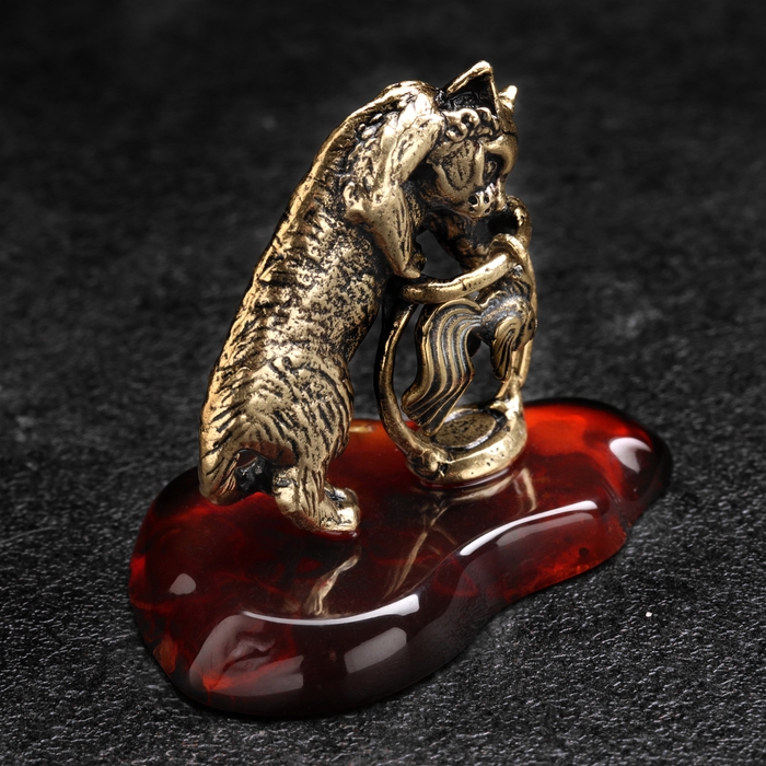 Сувенир Сувенир "Кот с аквариумом", латунь, янтарь