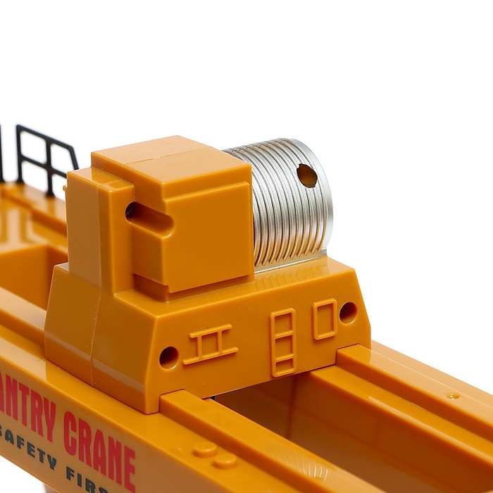 Кран на радиоуправлении «Козловой», работает от аккумулятора Кран на радиоуправлении «Козловой», работает от аккумулятора