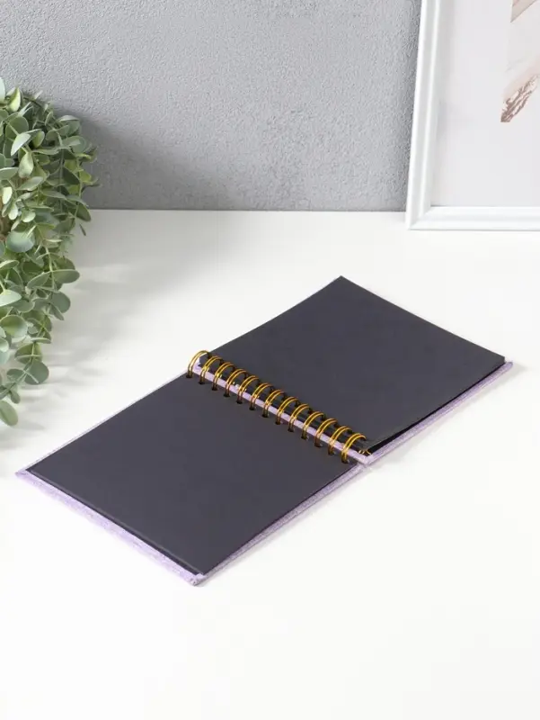 Фотоальбом 20 листов на спирали "Фотоаппарат. Фиолет" текстиль, чёрный картон 17,5х17,5 см   1097143