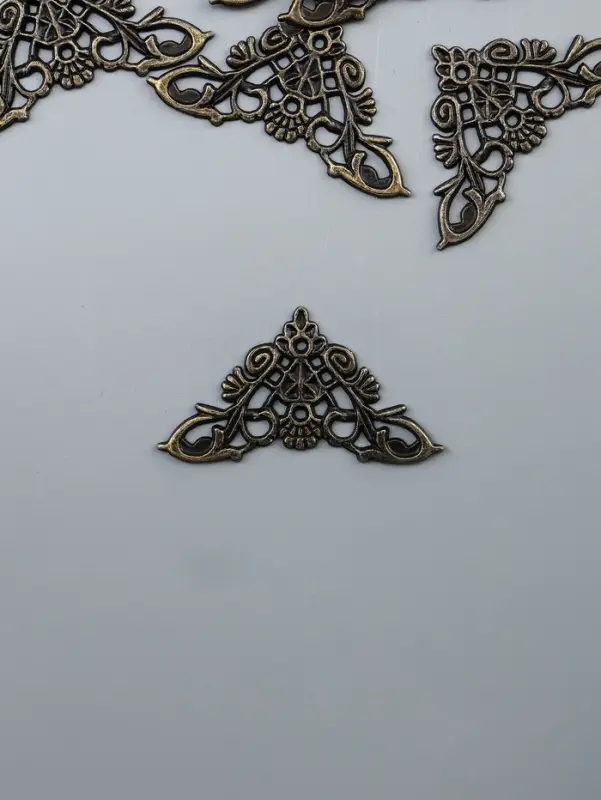 Уголок декоративный "Королевский" набор 10 шт 3,5х3,5 см