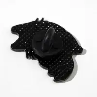 Значок &laquo;Котейка&raquo;, белый в чёрном металле