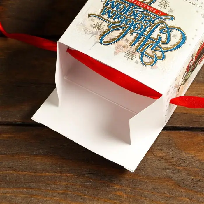 Подарочная коробка «Новогодний комплимент», 11×6×11 см Подарочная коробка «Новогодний комплимент», 11×6×11 см