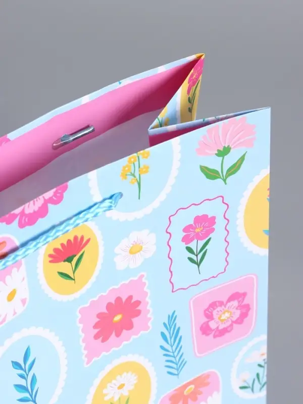 Пакет подарочный ламинированный "Цветы в рамке" 26 х 12 х 32 см