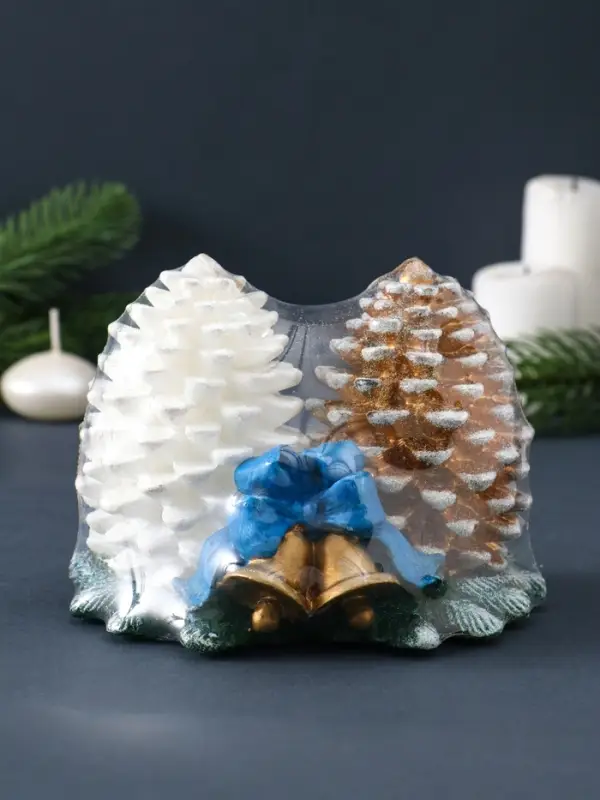 Свеча фигурная "Рождественские шишки" 10х13х9,5 см