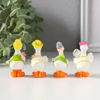 Сувенир полистоун "Гусятки в ярких нарядах" набор 4 шт 2,5х2,5х5,5 см