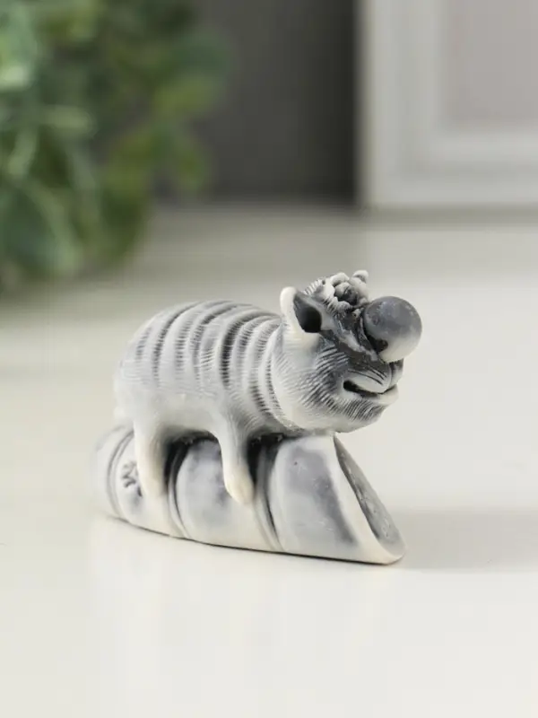 Сувенир Сувенир "Кот лежит на колбасе" 4,2 см