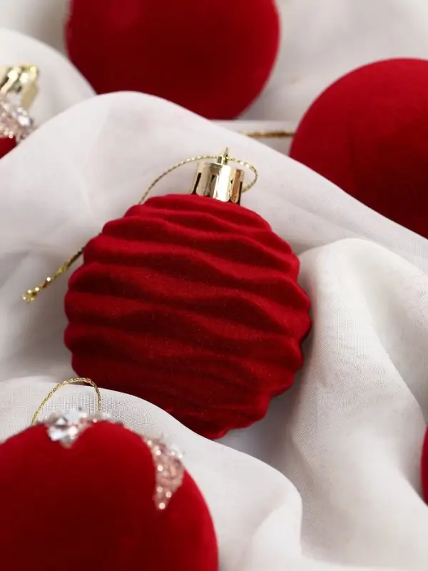 Набор шаров пластик d-6 см, 16 шт Набор шаров пластик d-6 см, 16 шт "Бархат. Маскарад" красный