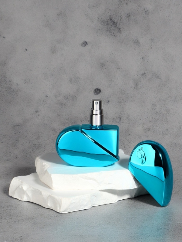 Флакон для парфюма «Сердце», стеклянный, с распылителем, 25 мл, цвет голубой Флакон для парфюма «Сердце», стеклянный, с распылителем, 25 мл, цвет голубой