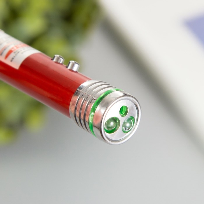 Указка лазерная лупа 2,5 см 3 режима мигает, светит, лазер LR44x3 шт  Указка лазерная лупа 2,5 см 3 режима мигает, светит, лазер LR44x3 шт "Красная" 1,5х2,8х10 см   10473