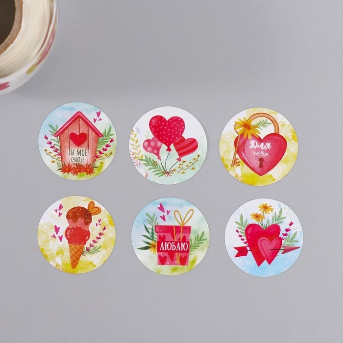 Наклейка бумага Наклейка бумага "Любовь" d=2,5 см 252 шт в рулоне
