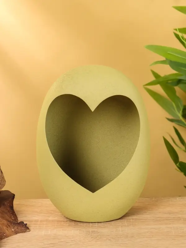 Подсвечник в форме сердца текстурный «Олива», 16.5×8.5×22 +/- 1 см
