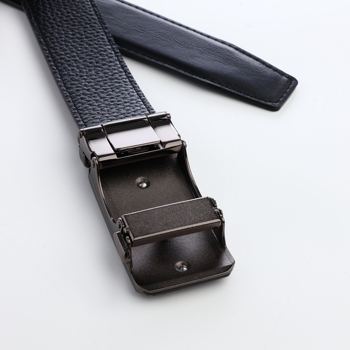 Ремень мужской, ширина 3,6 см, пряжка автомат, цвет чёрный Ремень мужской, ширина 3,6 см, пряжка автомат, цвет чёрный