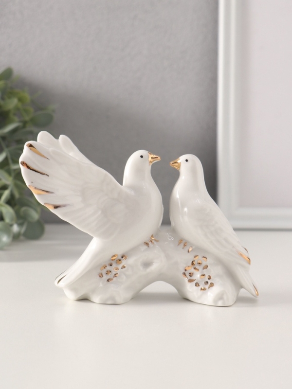 Сувенир керамика "Белые голуби на коряге с цветами" с золотом 3,5х13х9,5 см