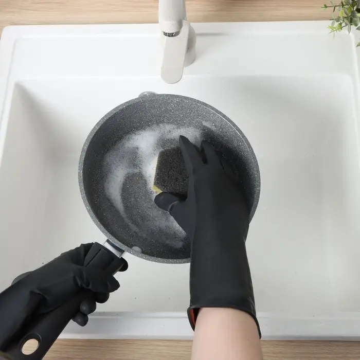 Перчатки хозяйственные Доляна, размер M, химически стойкие, латексные, чёрные