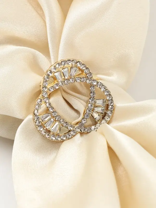 Зажим для платка &laquo;Три нити&raquo;, белый в золоте