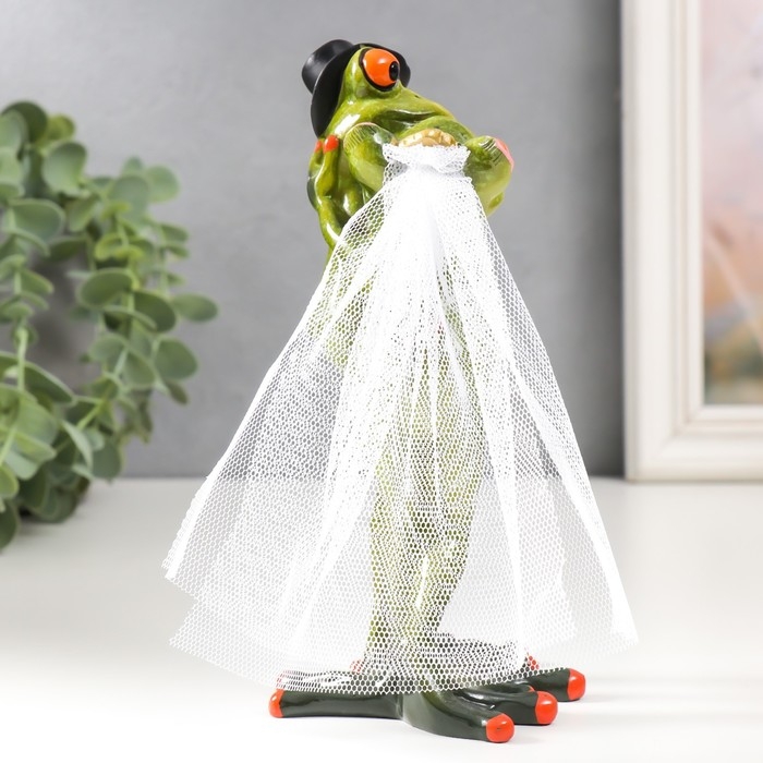 Сувенир полистоун лак Сувенир полистоун лак "Лягушачья свадьба" 17х9,6х8 см