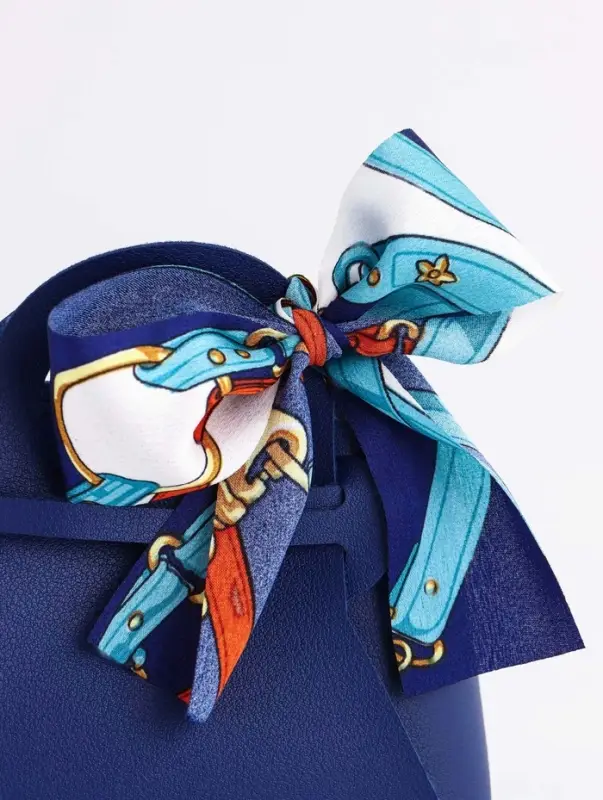 Кожанная подарочная сумочка 13 х12 х 5,5 см глубокий синий Кожанная подарочная сумочка 13 х12 х 5,5 см глубокий синий