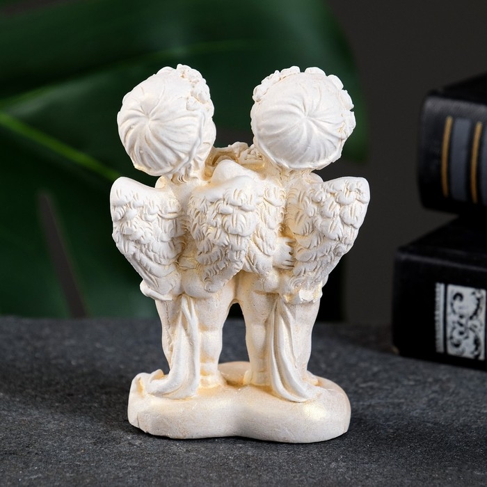 Фигура Фигура "Ангелочки с букетом роз на сердце" позолота, 10х7х4см