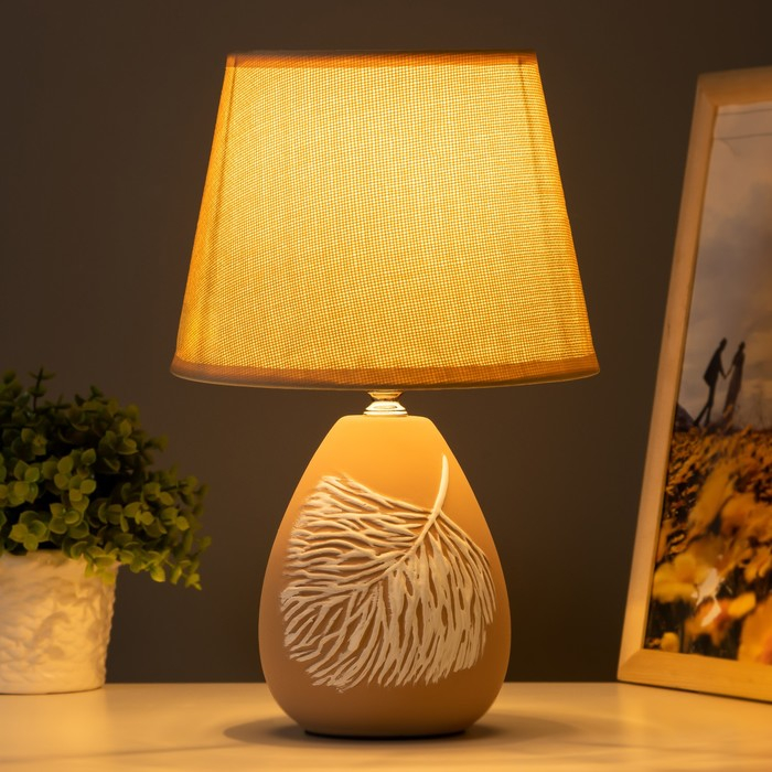 Лампа настольная "Лист" 1х40Вт E14 бежевый 20х20х32 см RISALUX