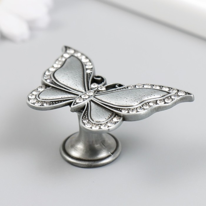 Ручка для шкатулки металл Ручка для шкатулки металл "Бабочка" стразы, состаренное серебро 3,6х5,5х2,2 см