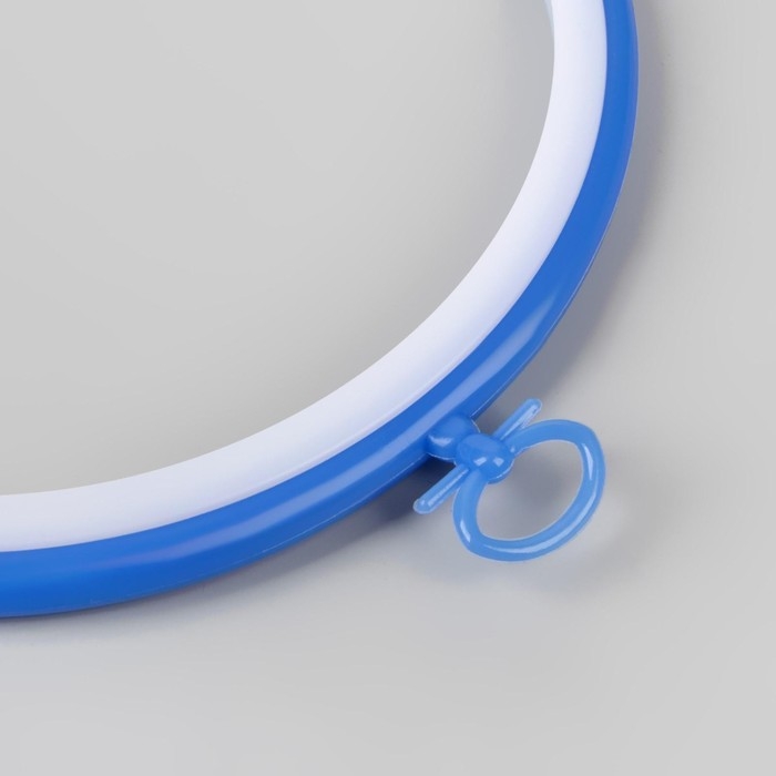 Пяльцы для вышивания с подвесом, пластиковая, d = 14,5/16,5 см, цвет МИКС Пяльцы для вышивания с подвесом, пластиковая, d = 14,5/16,5 см, цвет МИКС