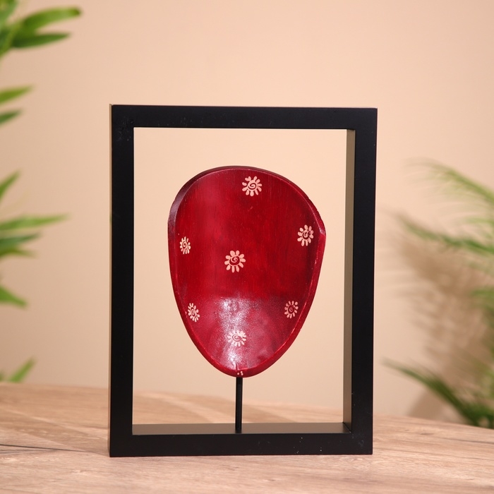 Сувенир Сувенир "Маска в рамке" батик, дерево 22х5х29 см