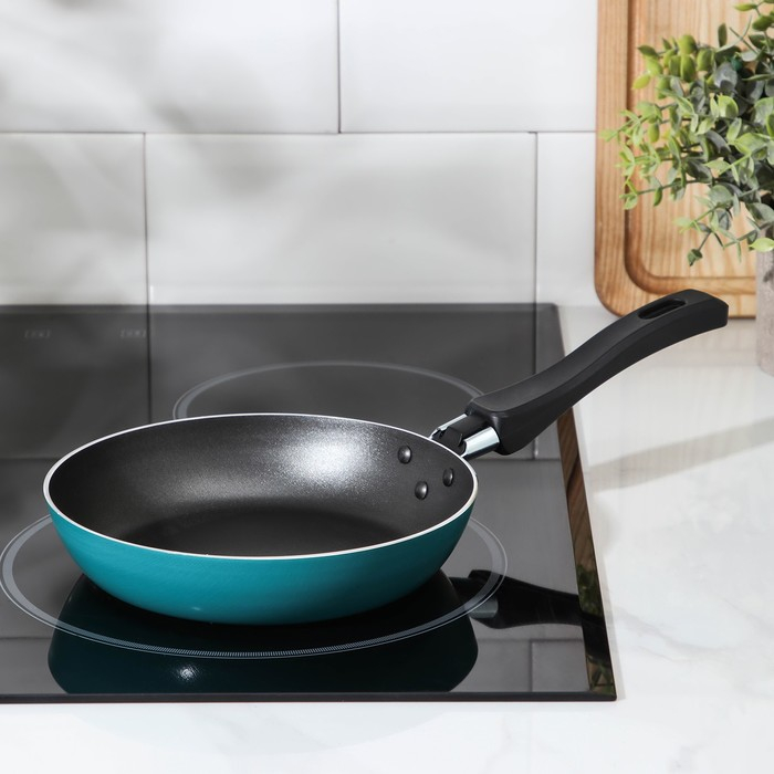 Сковорода Colibri, d=18 см, пластиковая ручка, антипригарное покрытие, цвет голубой Сковорода Colibri, d=18 см, пластиковая ручка, антипригарное покрытие, цвет голубой