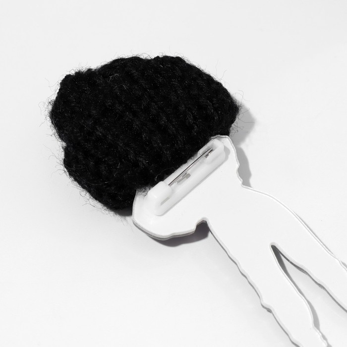 Брошь «Девочка» в спортивном костюме, цветная в серебре Брошь «Девочка» в спортивном костюме, цветная в серебре