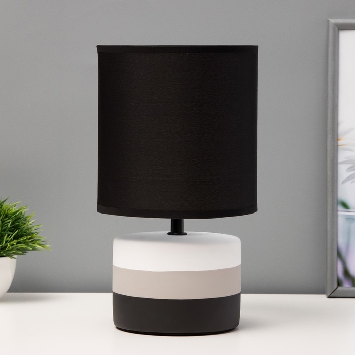 Настольная лампа Настольная лампа "Аристея" Е14 40Вт бело-черный 16х16х28 см