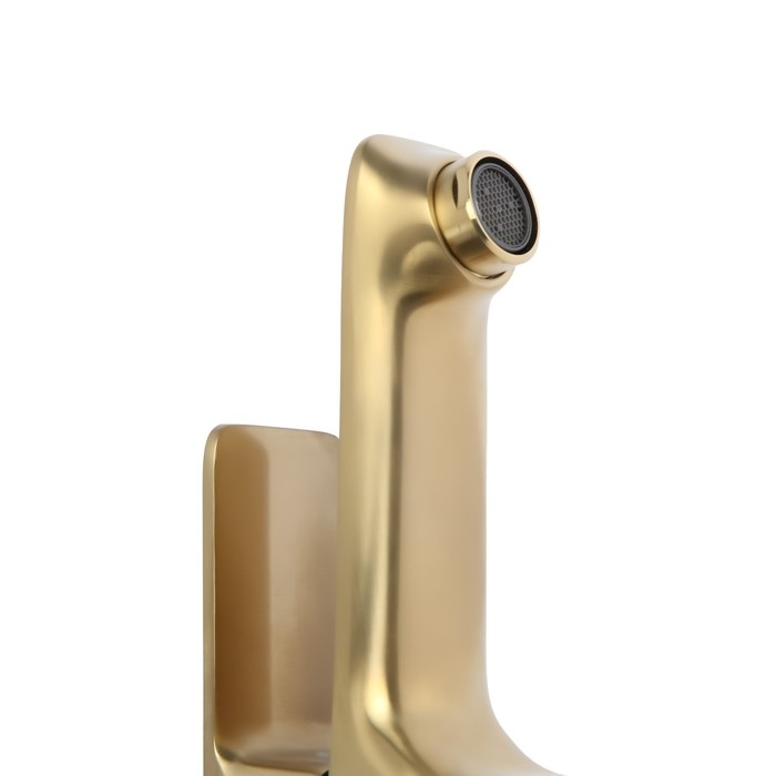 Смеситель для раковины Accoona A90126AW, однорычажный, длина излива 131 мм, золото Смеситель для раковины Accoona A90126AW, однорычажный, длина излива 131 мм, золото