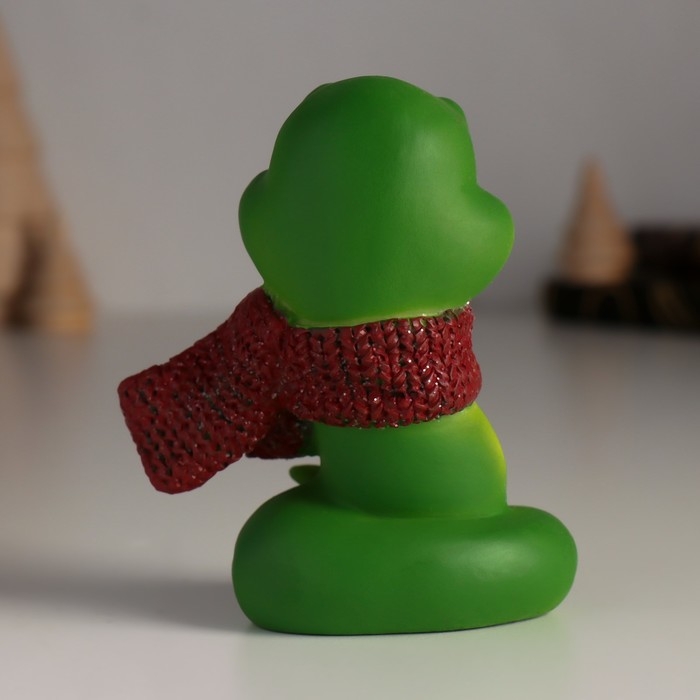 Сувенир полистоун Сувенир полистоун "Змейка зелёная в красном шарфике" 7,5х4х9 см