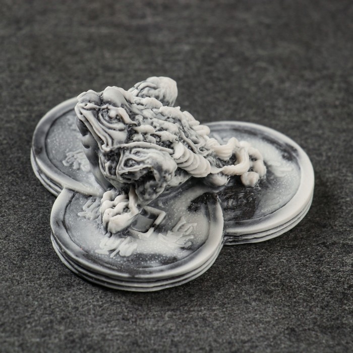 Сувенир Сувенир "Жаба на трех монетах" 3см