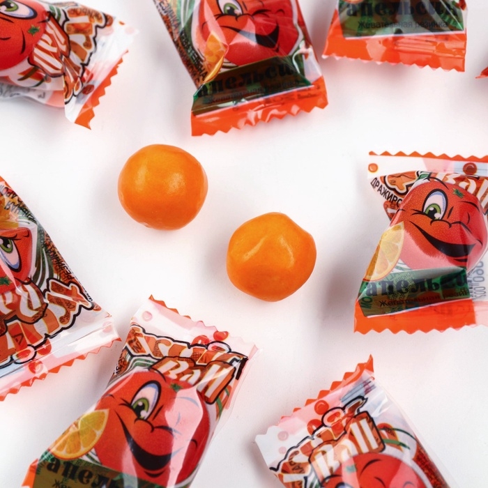 Жевательная резинка «Счастливого нового года» с начинкой и ароматом апельсина, 50 г. Жевательная резинка «Счастливого нового года» с начинкой и ароматом апельсина, 50 г.