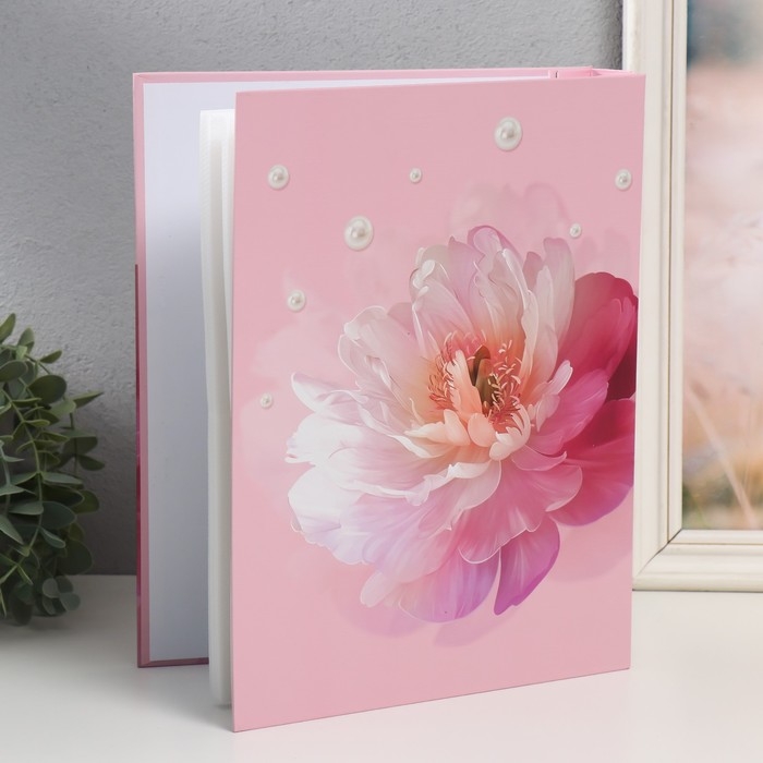 Фотоальбом на 200 фото 13х18 см Фотоальбом на 200 фото 13х18 см "Пион" золото/серебро, в коробке МИКС 5,8х23,7х29,8 см