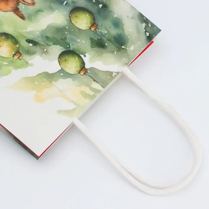 Пакет бумажный подарочный новогодний крафт «Белки» 15×21×8 см