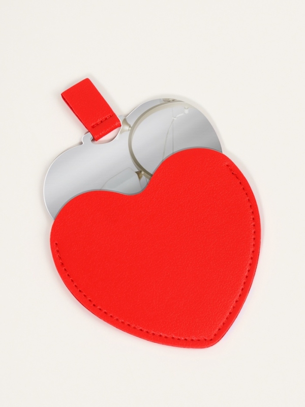 Зеркало сердце (1) б/увел 8,4*9,5см/7,5*9см кожзам/акрил крас пакет QF Зеркало сердце (1) б/увел 8,4*9,5см/7,5*9см кожзам/акрил крас пакет QF