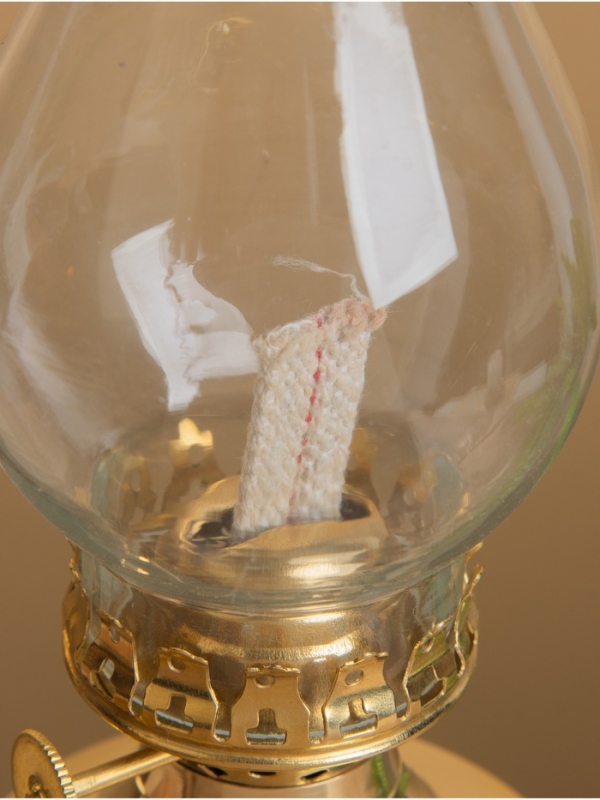 Лампа керосиновая со стеклянной колбой, латунь, 8×8×31.5 см Лампа керосиновая со стеклянной колбой, латунь, 8×8×31.5 см