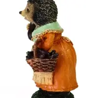 Садовая фигура из полистоуна &laquo;Ежиха с баклажанами&raquo;, 18&times;13&times;27 см