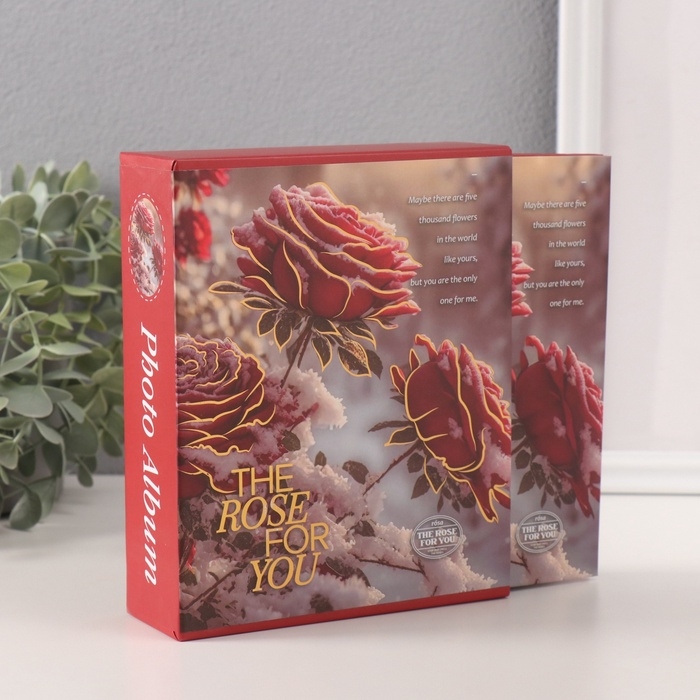 Фотоальбом на 40 фото 10х15 см Фотоальбом на 40 фото 10х15 см "Алые розы в снегу" в коробке, золотая обводка 4,5х14х17 см 1074941