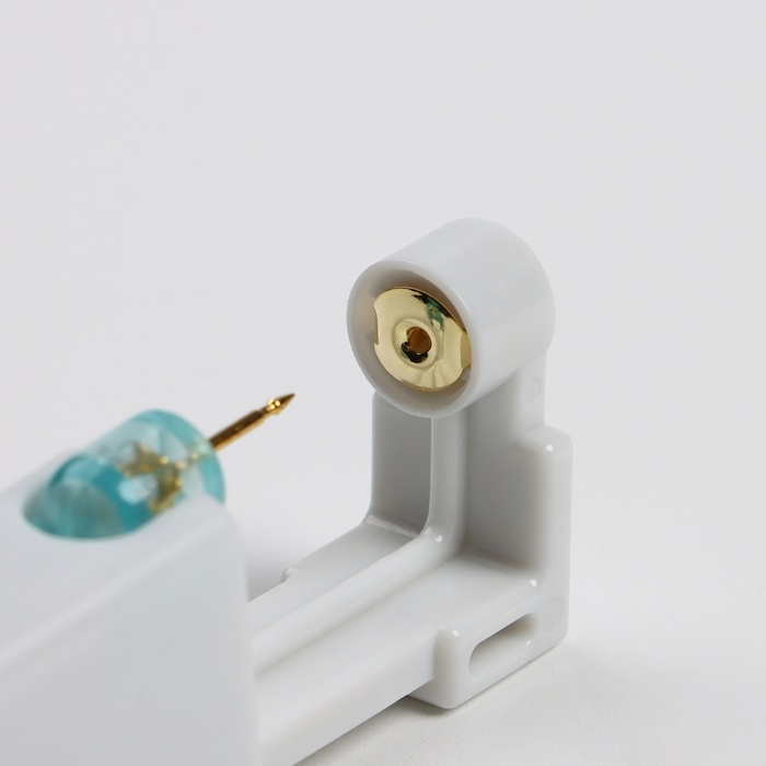 Пистолет одноразовый для пирсинга, серьга в комплекте «Звезда», 4 мм, цвет белый в золоте Пистолет одноразовый для пирсинга, серьга в комплекте «Звезда», 4 мм, цвет белый в золоте