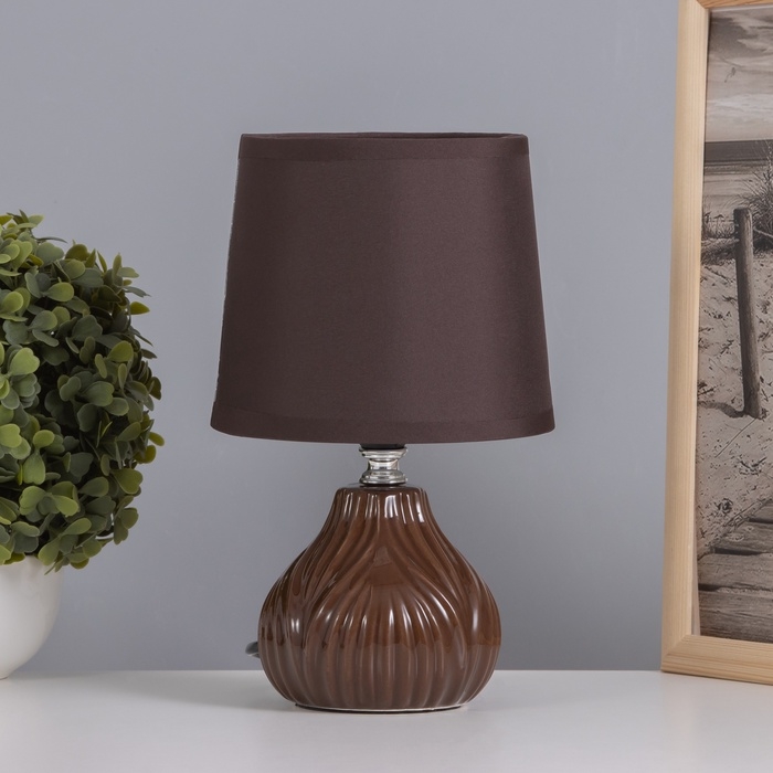 Лампа настольная «Уго» 1×40 Вт Е14 коричневый 14.5×14.5×24 см Лампа настольная «Уго» 1×40 Вт Е14 коричневый 14.5×14.5×24 см