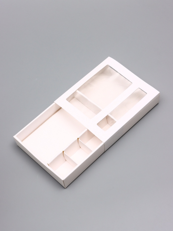 Коробка для 4 конфеты и шоколадку, 17,7 х 15,7 х 3,85 см. Кондитерская упаковка Коробка для 4 конфеты и шоколадку, 17,7 х 15,7 х 3,85 см. Кондитерская упаковка