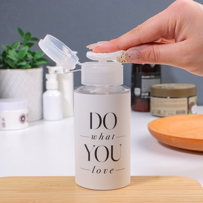 Флакон с помпой «Love what you do», 200 мл, цвет чёрный/белый Флакон с помпой «Love what you do», 200 мл, цвет чёрный/белый