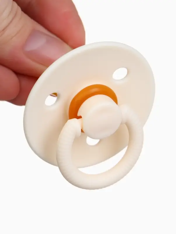 Набор классических пустышек, 2 шт., латекс, цв.айвори/зеленый, в контейнере, от 0 +., M&B Набор классических пустышек, 2 шт., латекс, цв.айвори/зеленый, в контейнере, от 0 +., M&B