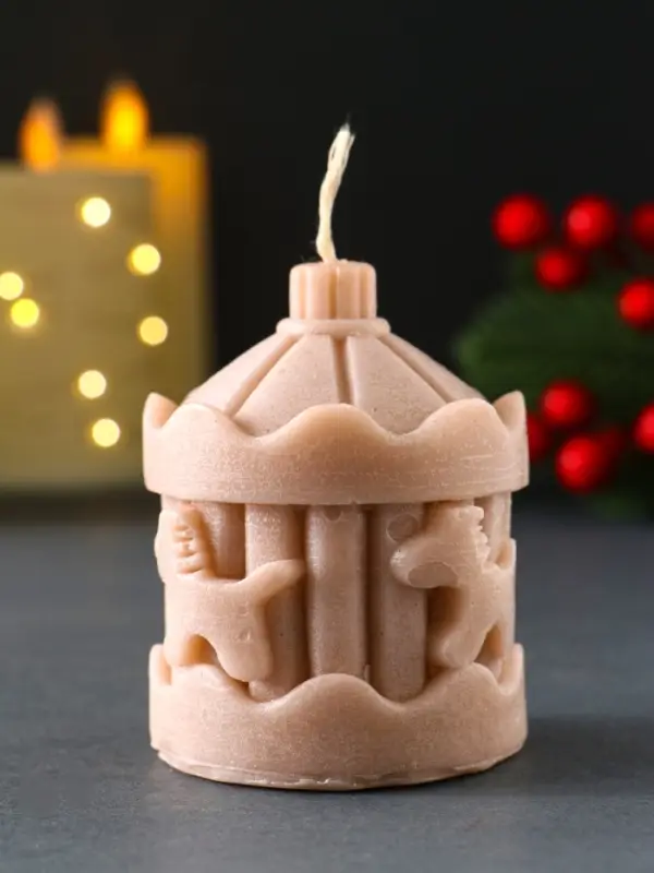 Свеча новогодняя "Карусель с лошадками" 60х80 мм, бежевый